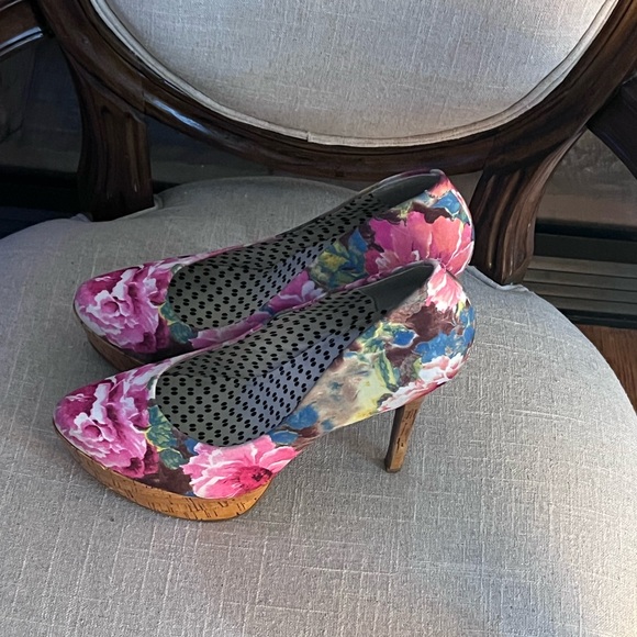Jessica Simpson Shoes - Jessica Simpson Floral Pump High Heel Size 11. Beautiful, stunning heels!